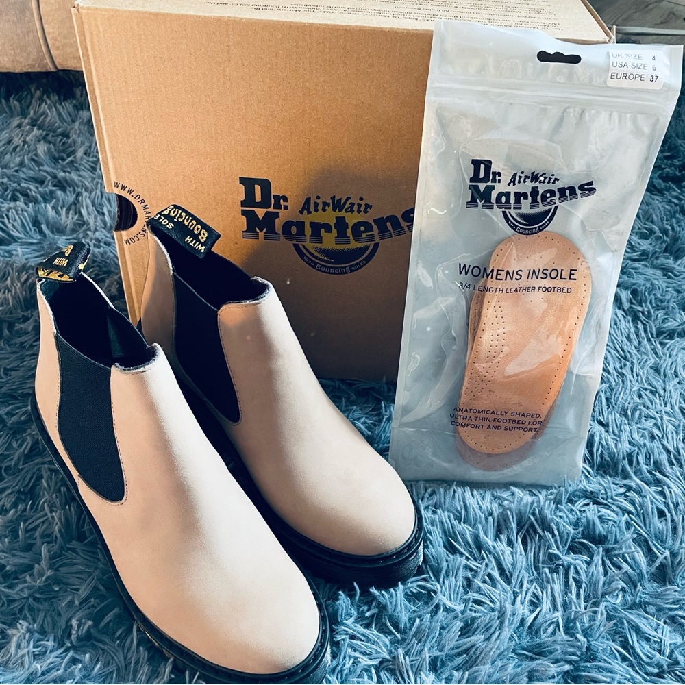 NIB Dr. Martens Hurston Suede Heeled Chelsea Boot-Sz 6